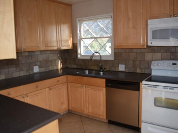 4th image of 431 E Mauna Loa Ave