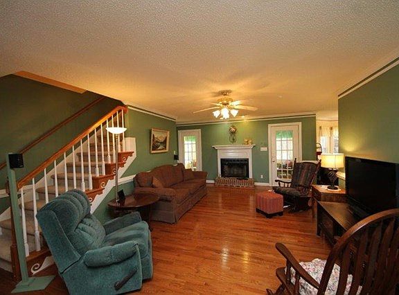 2nd image of 613 Foxwood Dr