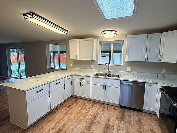 4th image of 2301 Madera Dr