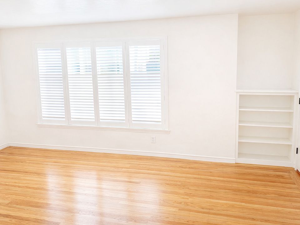 1st image of 216 Paramount Dr #1