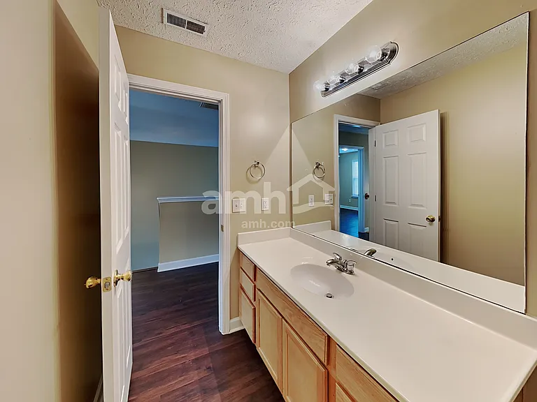 8028 Meadowview Ln — Photo 13