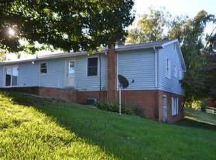 21 Canaan St, Luray, VA 22835
