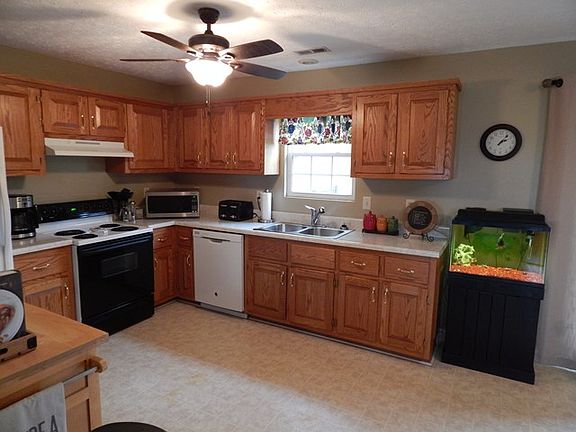 3rd image of 2200 Creekview Dr