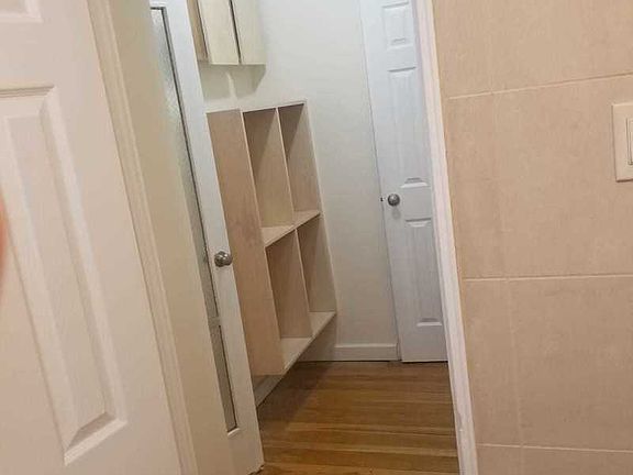 3rd image of 6435 Yellowstone Blvd APT 6C