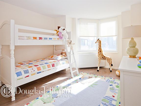 4th image of 1 River Pl APT 519