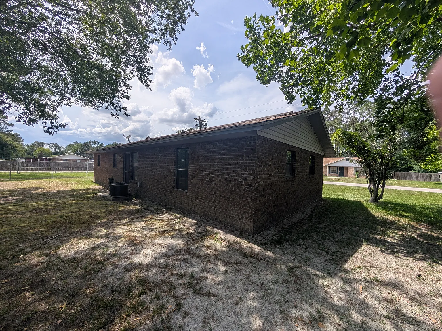 3 bed, 1.5 bath, 1025 sqft, $1,650 — Photo 4