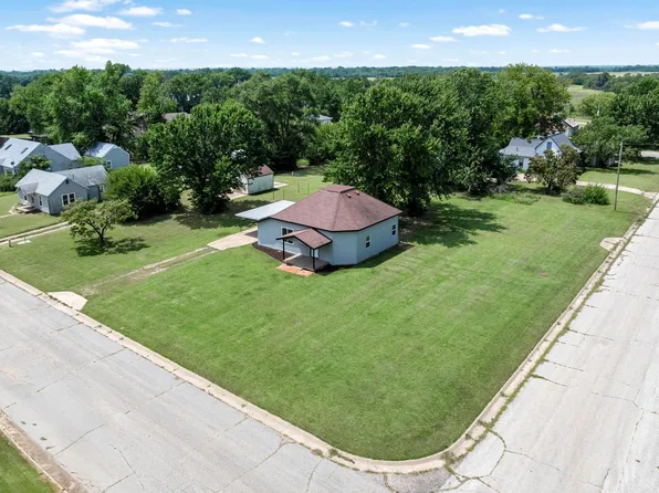 121 N Osage St, Argonia, KS 67004