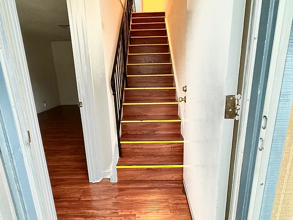 Go upstairs to Livingroom