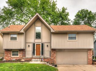 11017 Laurel Cir, Omaha, NE 68164