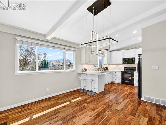 4th image of 1871 Brookwood Dr