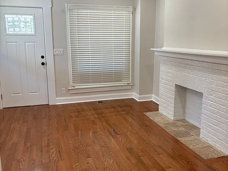 184 E Tompkins St — Photo 2
