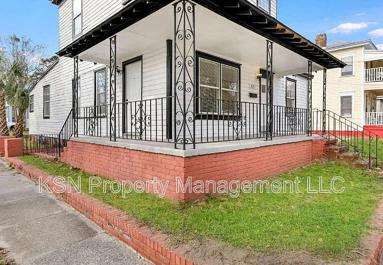 1921 Reynolds St — Photo 2