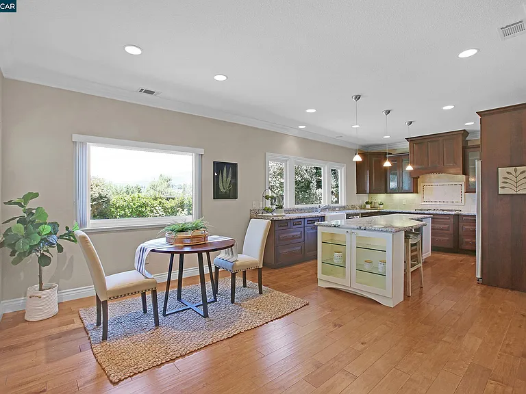 706 Endsliegh Ct — Photo 11