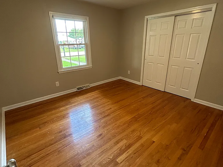 300 Hickory Hill Dr — Photo 9
