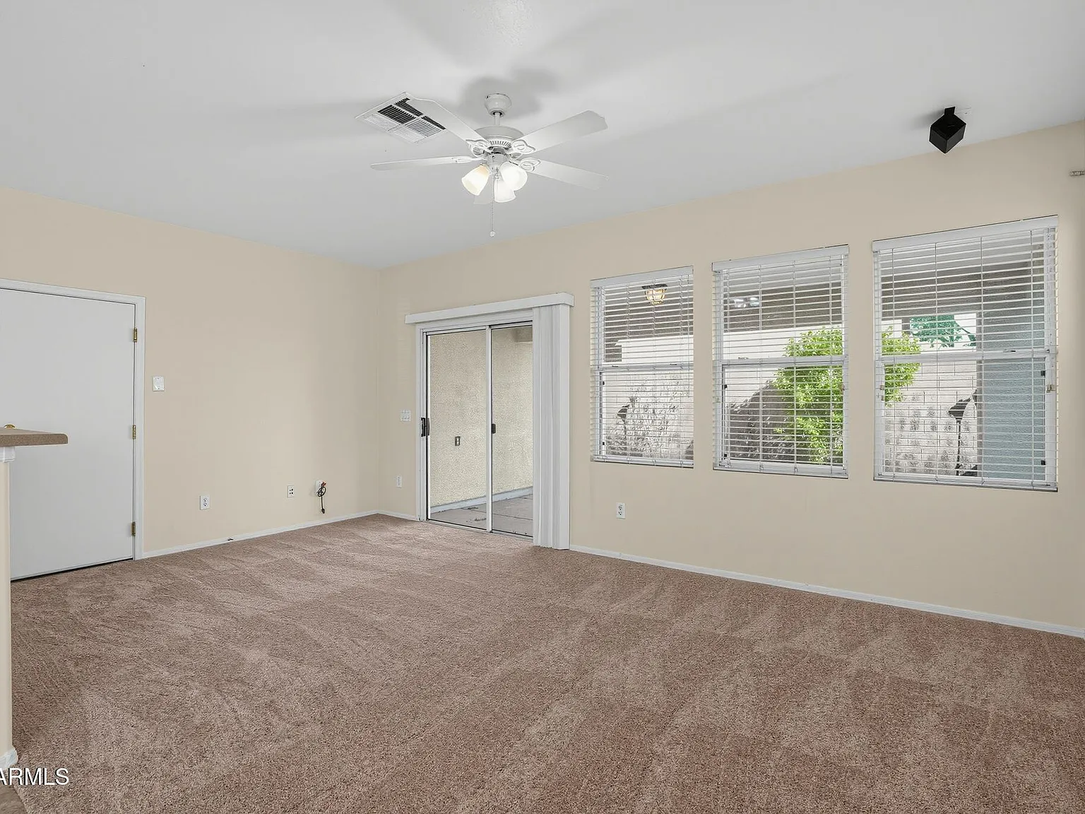 3 bed, 2.5 bath, 2024 sqft, $2,240 — Photo 1
