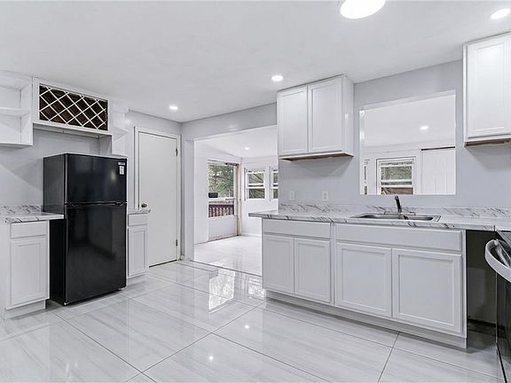 3rd image of 27 Douglas Cir