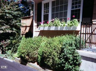 33 E Hills Dr #5, New Canaan, CT 06840