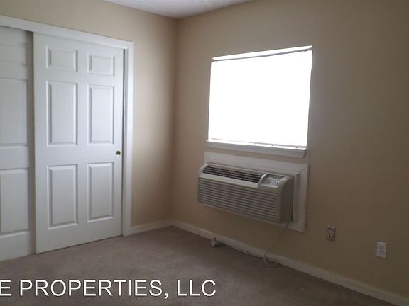 5th image of 164 Lakeshore Dr APT 10