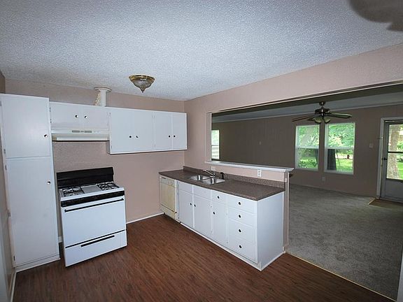 5th image of 804 Bowie St