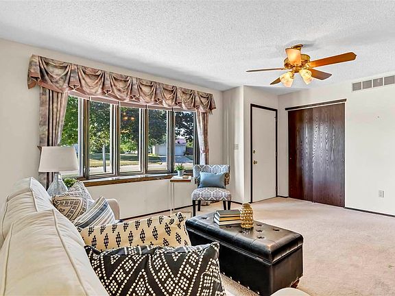 5th image of 290 Heritage Dr