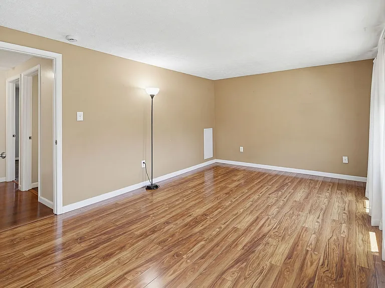 9402 Granite Hl — Photo 32