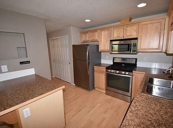 4th image of 3611 NE 80th St