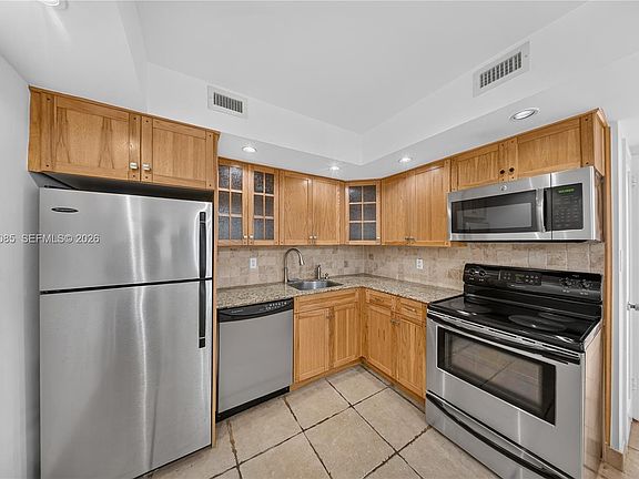 3rd image of 5600 Collins Ave APT 7W