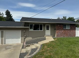 310 N 5th St, Selah, WA 98942