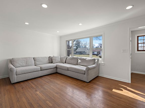 5th image of 36903 N Hilda Ln