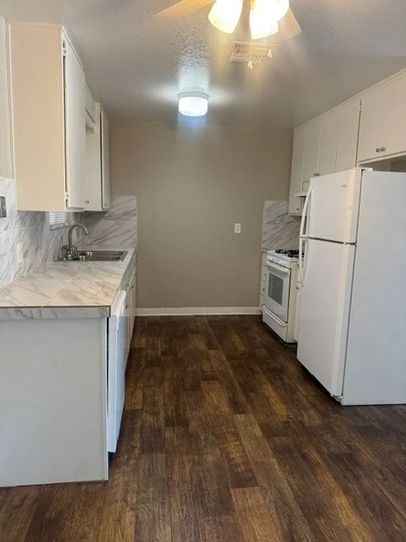 Your New Home Awaits! Cozy 1 Bed / 1 Bath for Rent — Photo 3