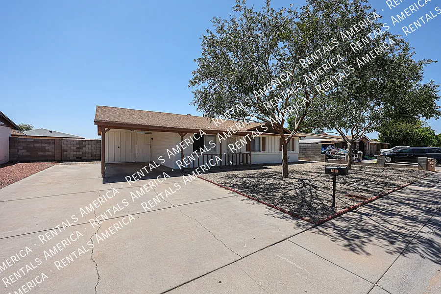4 Bed 2 Bath Home With Pool — Photo 3