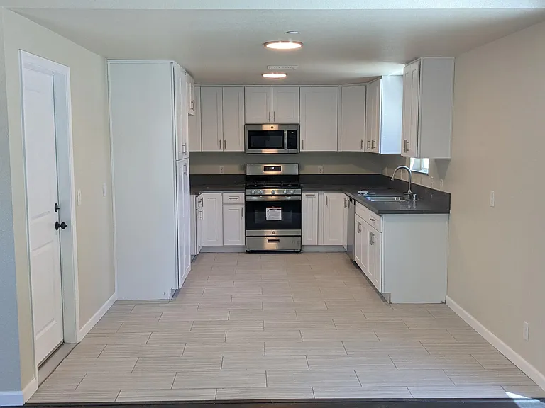 1609 N Erwin St #A-B — Photo 13