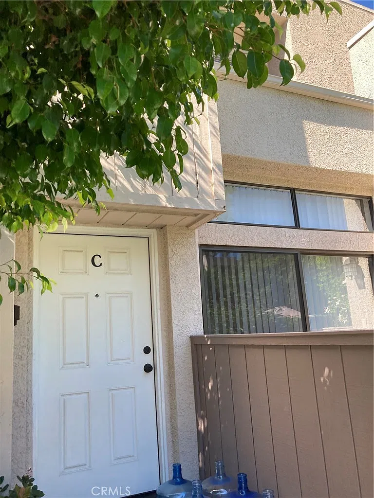 3 bed, 1570 sqft, $4,000 — Photo 1