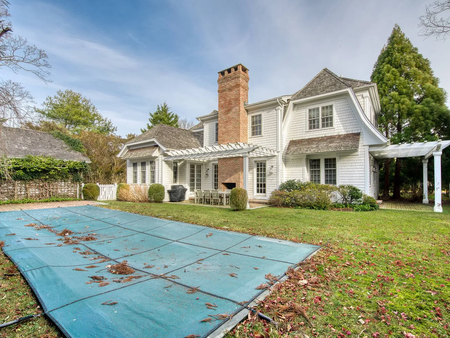 Prestigious 5 BR Home Close to Ocean — Photo 3