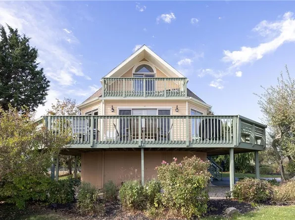 7 Elgin St, Warwick, RI 02889