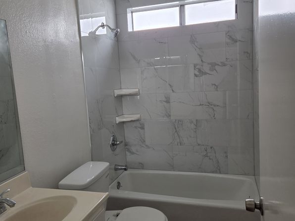 437 E Tujunga Ave APT D