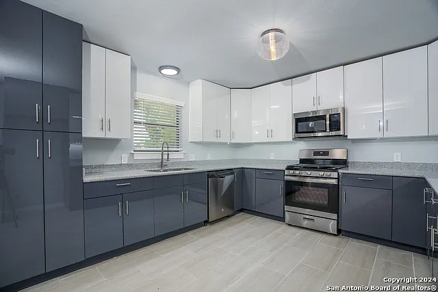 1403 N Ctr — Photo 9