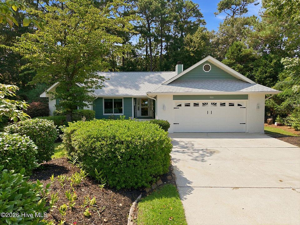 1st image of 933 Green Pointe Drive