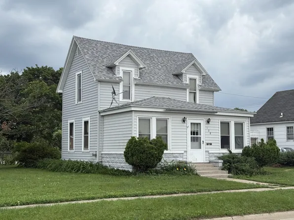 108 S 7th St, Estherville, IA 51334