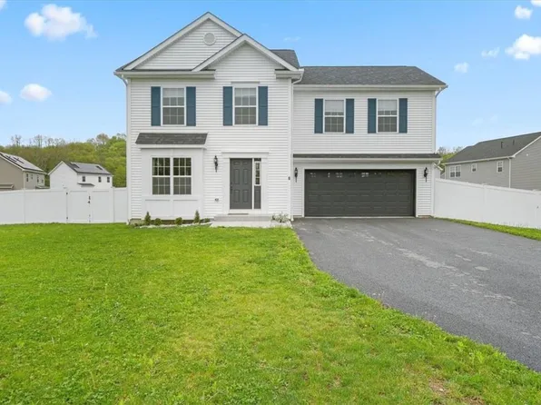 6 Stonewall Circle, Poughkeepsie, NY 12603