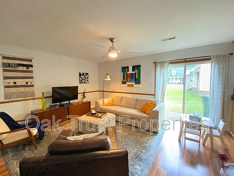 303 Christiee Ct — Photo 5