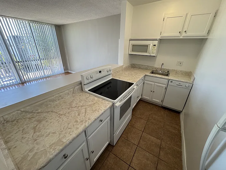La Mirada Aparments — Photo 20