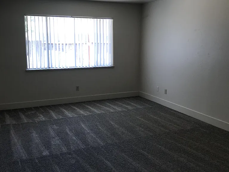 1339 E Rumble Rd — Photo 7
