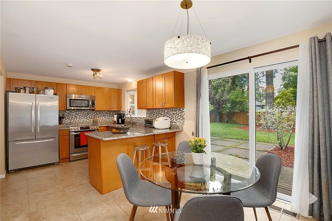 4 bed, 1500 sqft, $3,695 — Photo 3