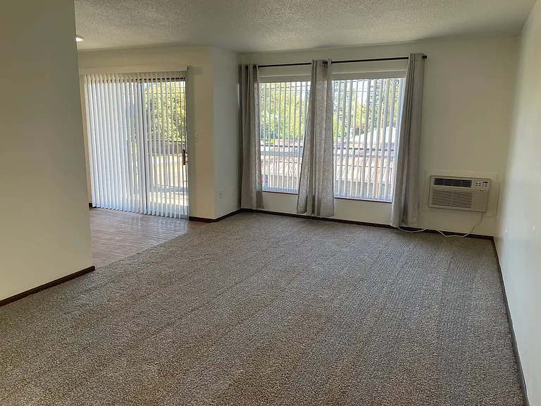 712 E 6th Ave #104 — Photo 9