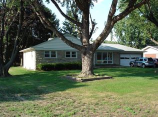 2063 Orchard Dr, Stevensville, MI 49127