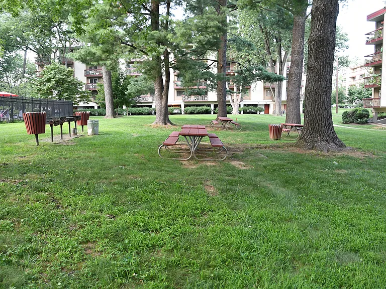 10300 Westlake Dr #301 — Photo 13