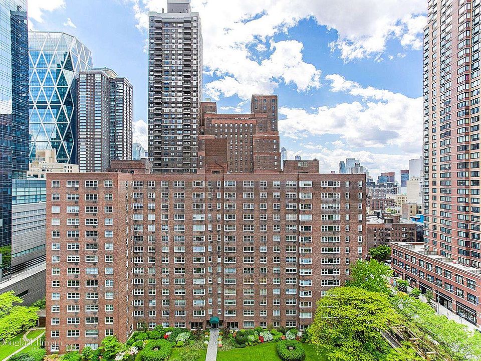 1st image of 30 W 60th St