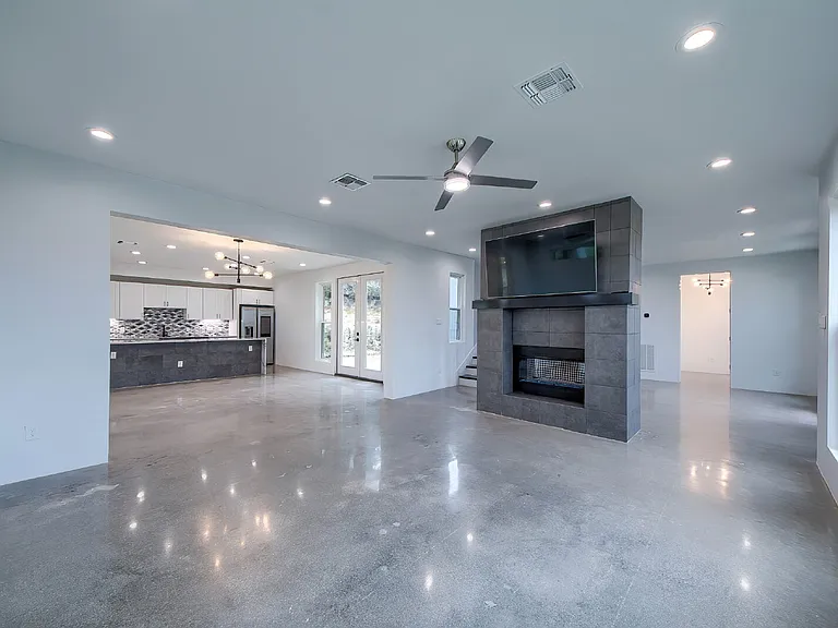 714 Misty Water Ln — Photo 6