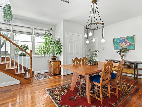 5th image of 1540 N Claremont Ave APT 3W